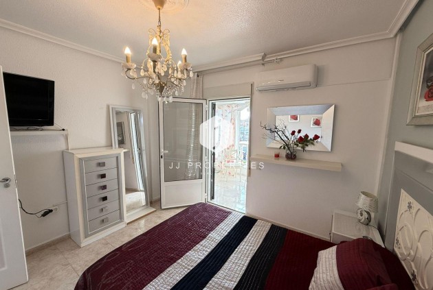 Resale - Chalet -
Torrevieja - Calas blanca