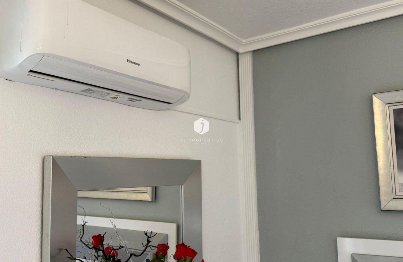 Resale - Chalet -
Torrevieja - Calas blanca