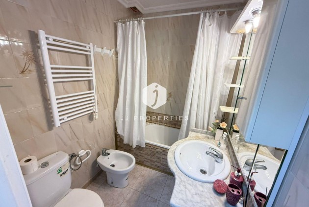 Resale - Chalet -
Torrevieja - Calas blanca