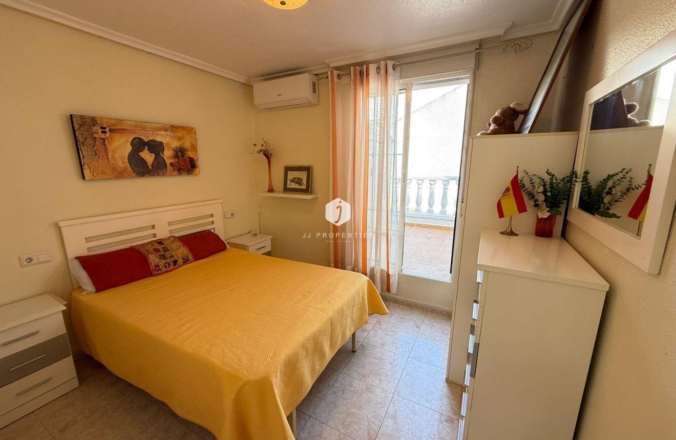 Resale - Chalet -
Torrevieja - Calas blanca