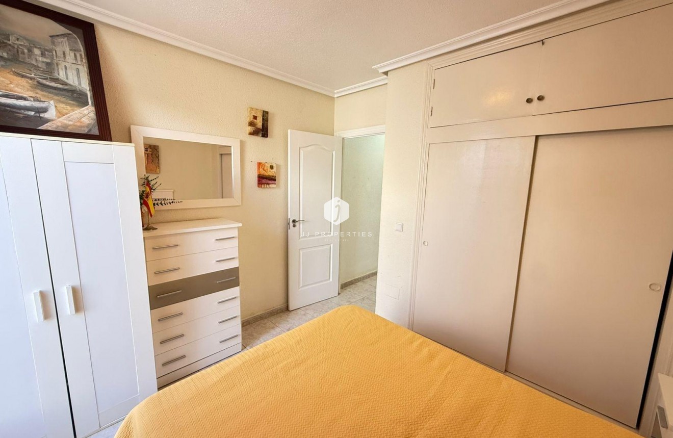 Resale - Chalet -
Torrevieja - Calas blanca