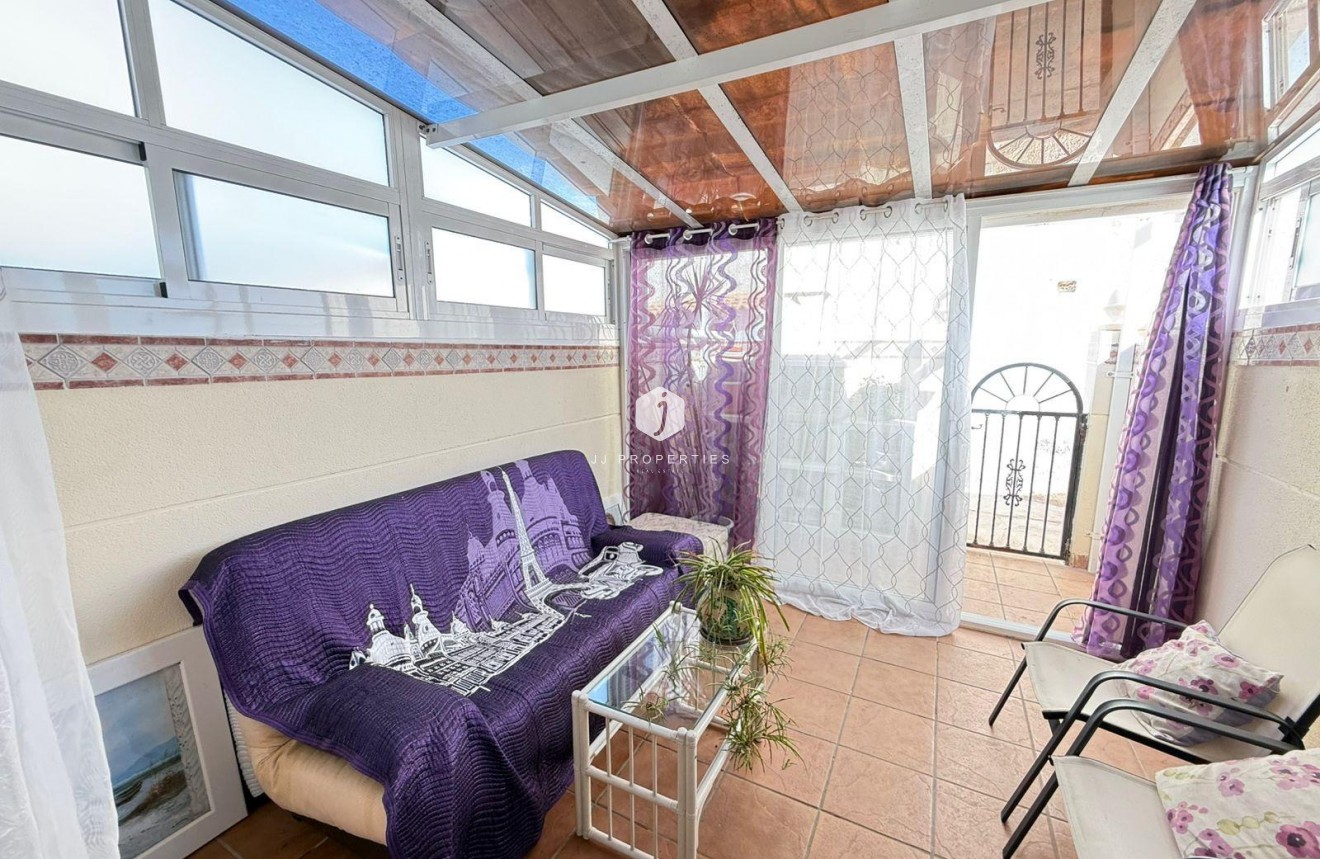Resale - Chalet -
Torrevieja - Calas blanca
