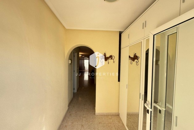 Resale - Chalet -
Torrevieja - Calas blanca