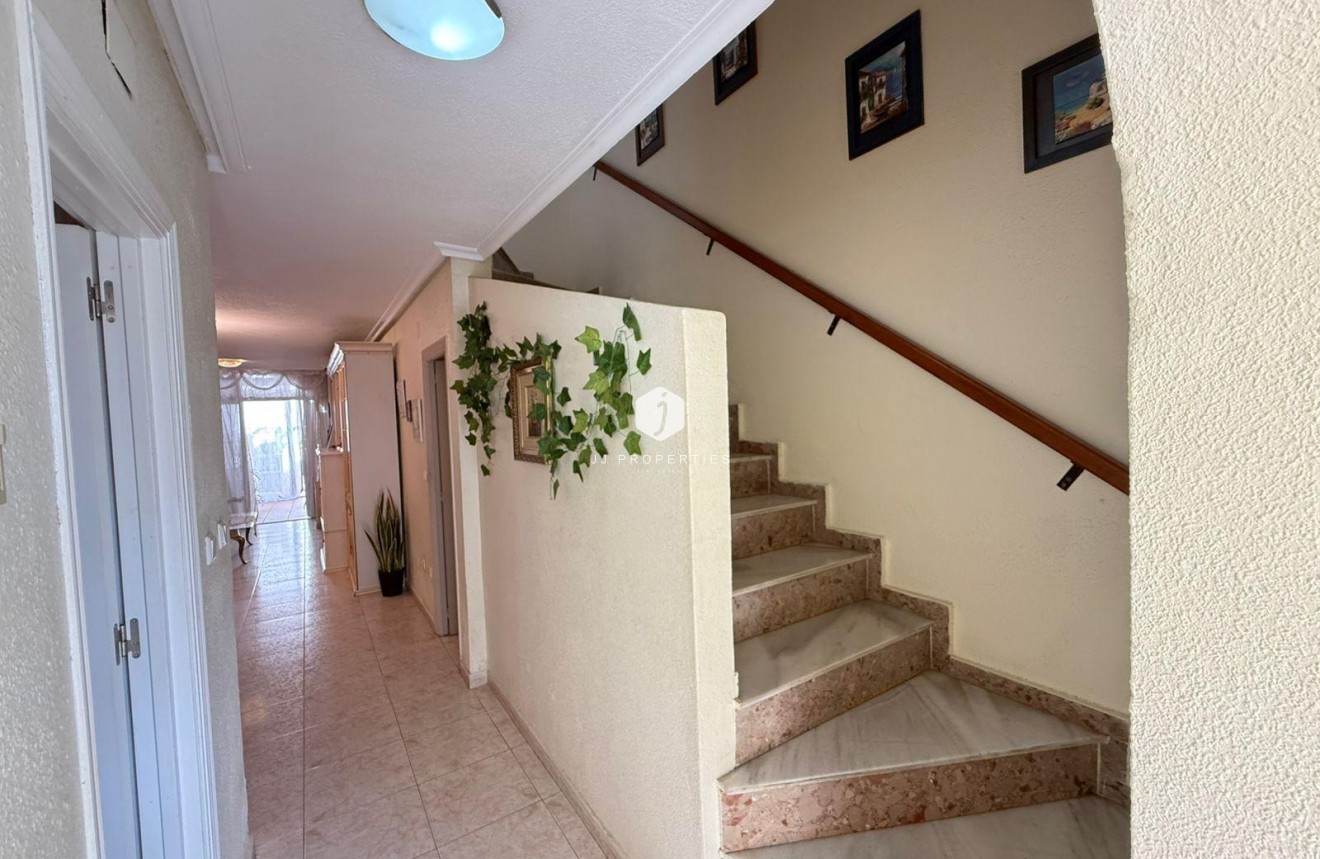 Resale - Chalet -
Torrevieja - Calas blanca