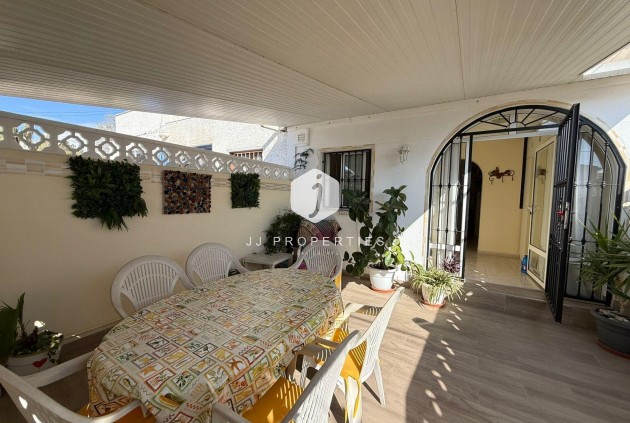 Resale - Chalet -
Torrevieja - Calas blanca