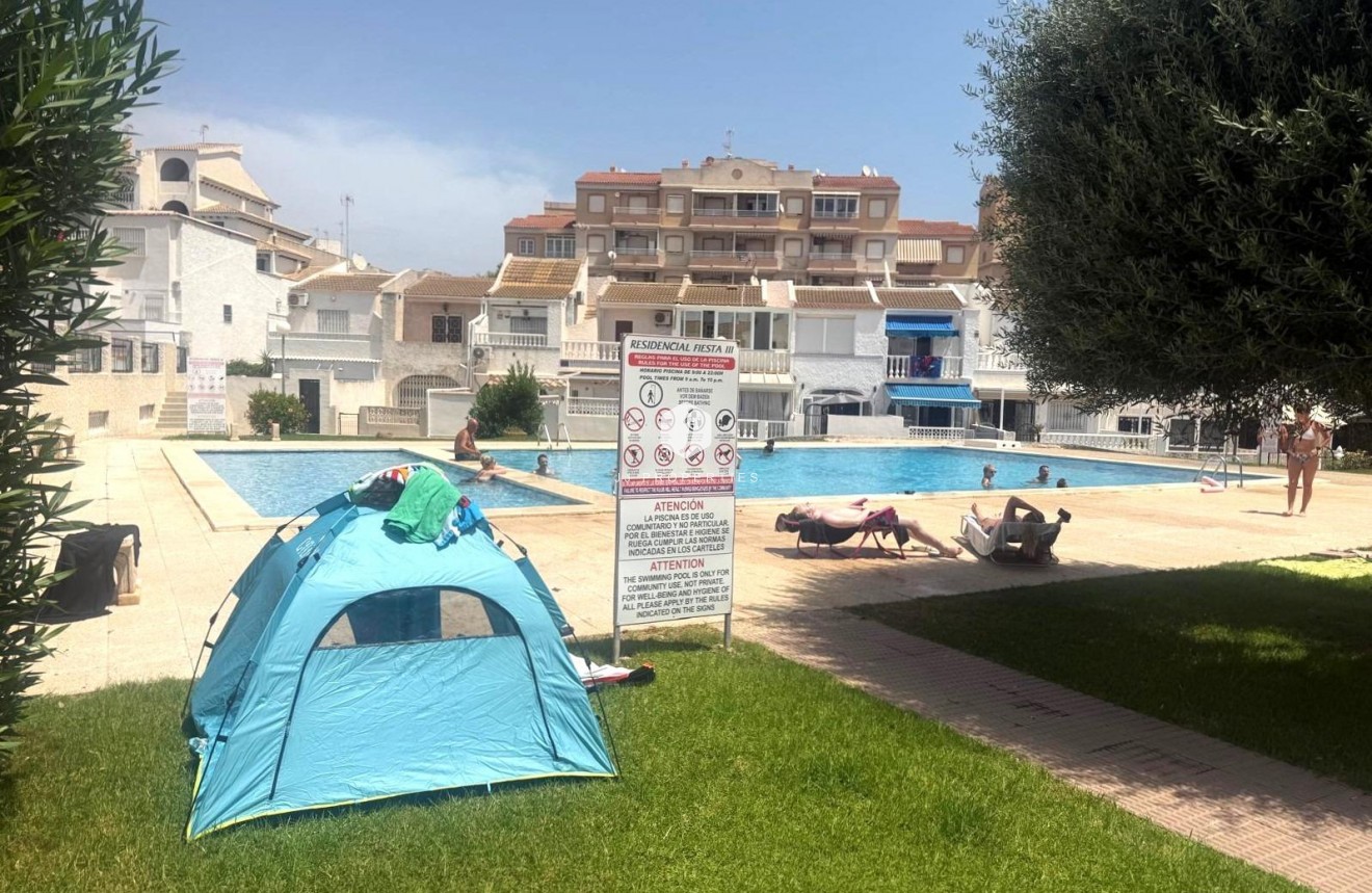 Resale - Chalet -
Torrevieja - Calas blanca