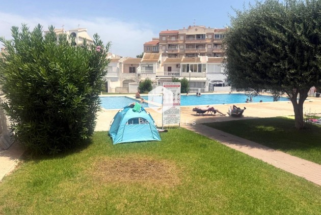 Resale - Chalet -
Torrevieja - Calas blanca