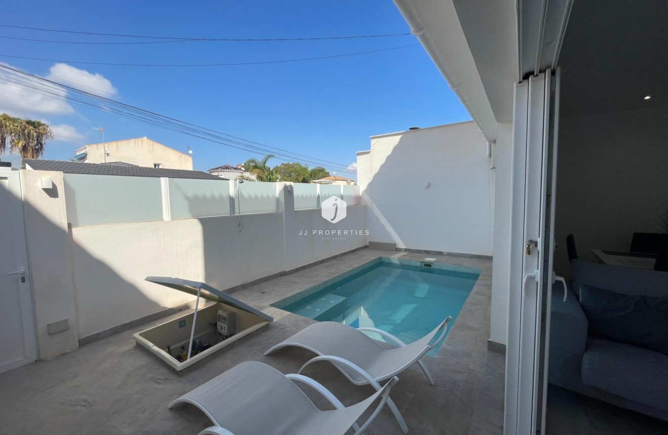 Resale - Bungalow -
Orihuela Costa - La Regia