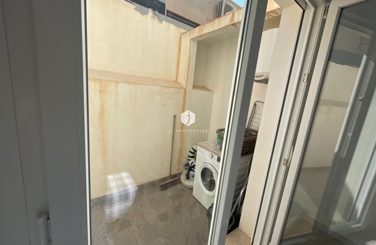 Resale - Bungalow -
Orihuela Costa - La Regia