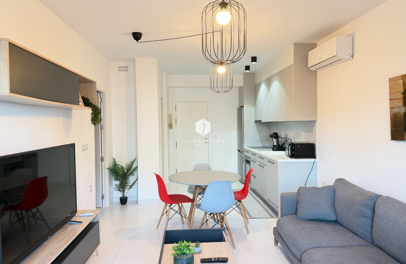 Aus zweiter Hand - Wohnung -
San Miguel de Salinas - Inland