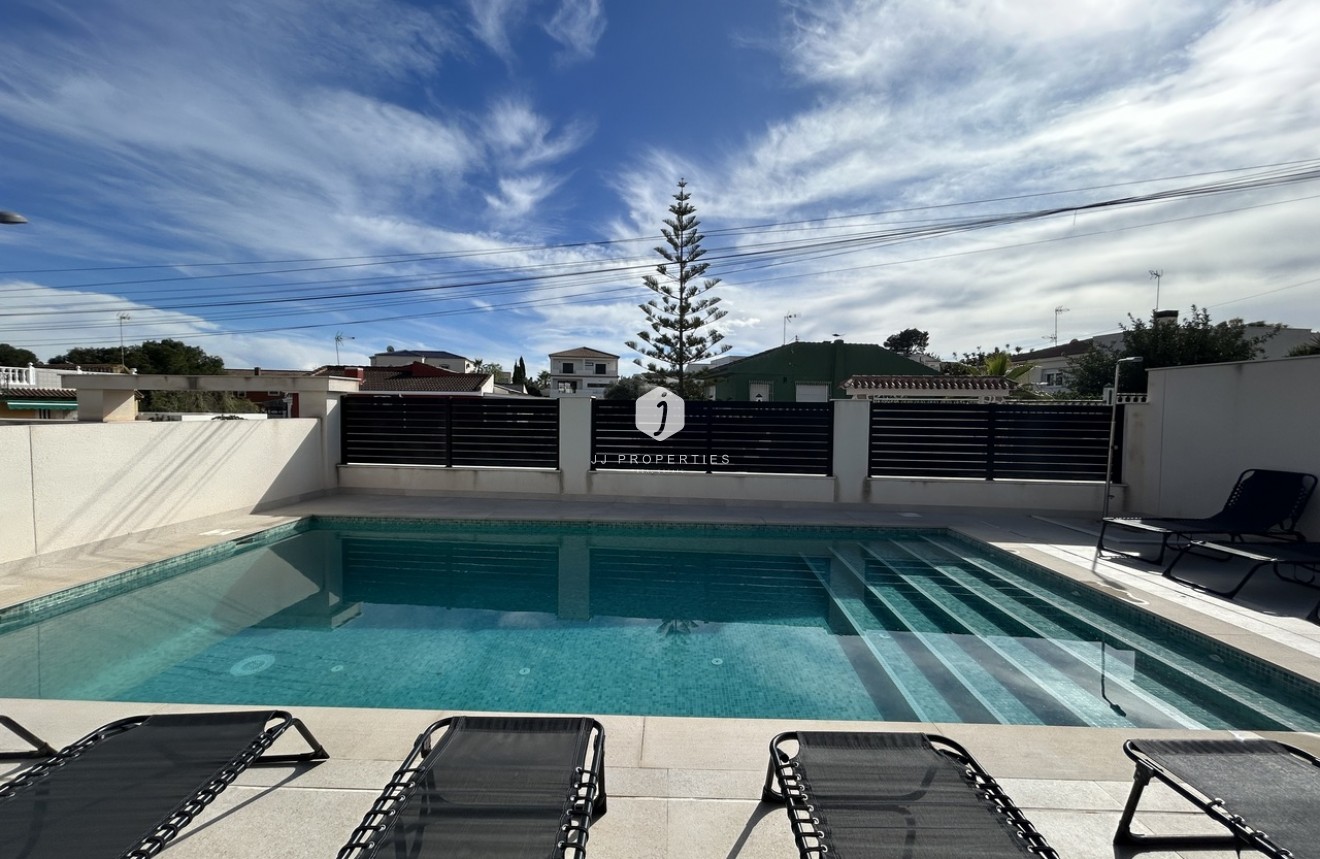 Resale - Villa -
Los Balcones - Costa Blanca