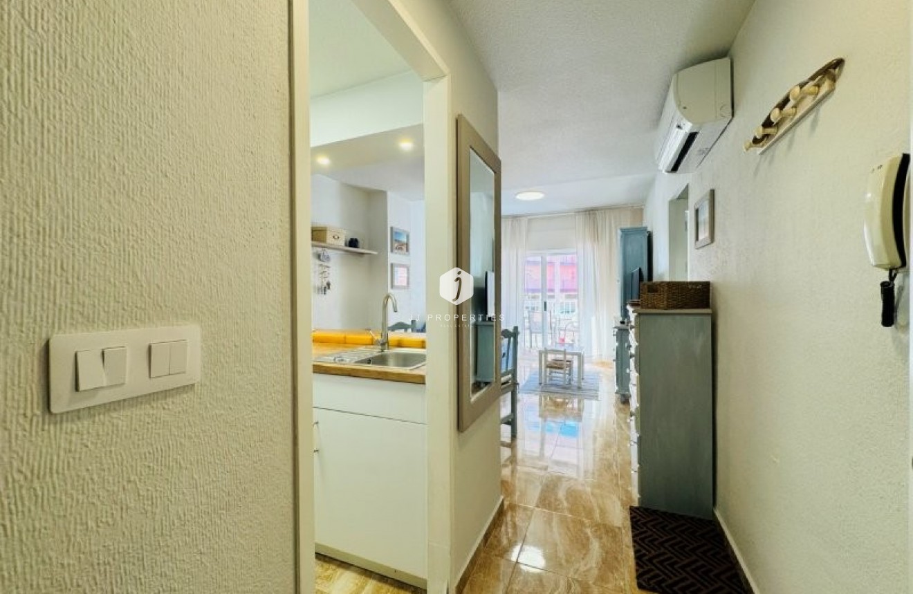 Resale - Apartment / flat -
La Mata - Costa Blanca