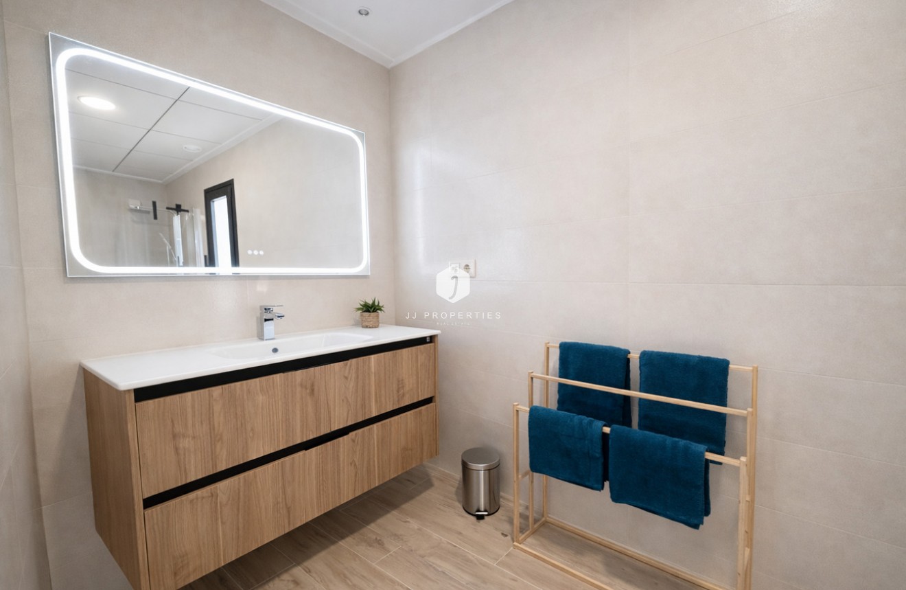 Resale - Chalet -
Dolores - Costa Blanca