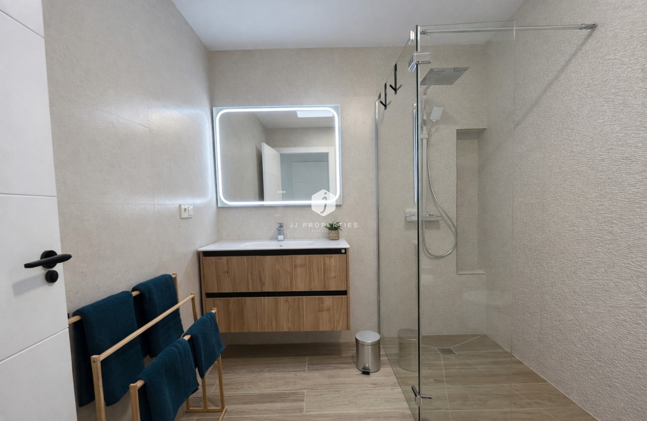 Resale - Chalet -
Dolores - Costa Blanca