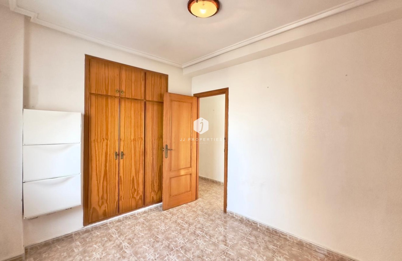 Resale - Apartment / flat -
Torrevieja - Playa del Cura