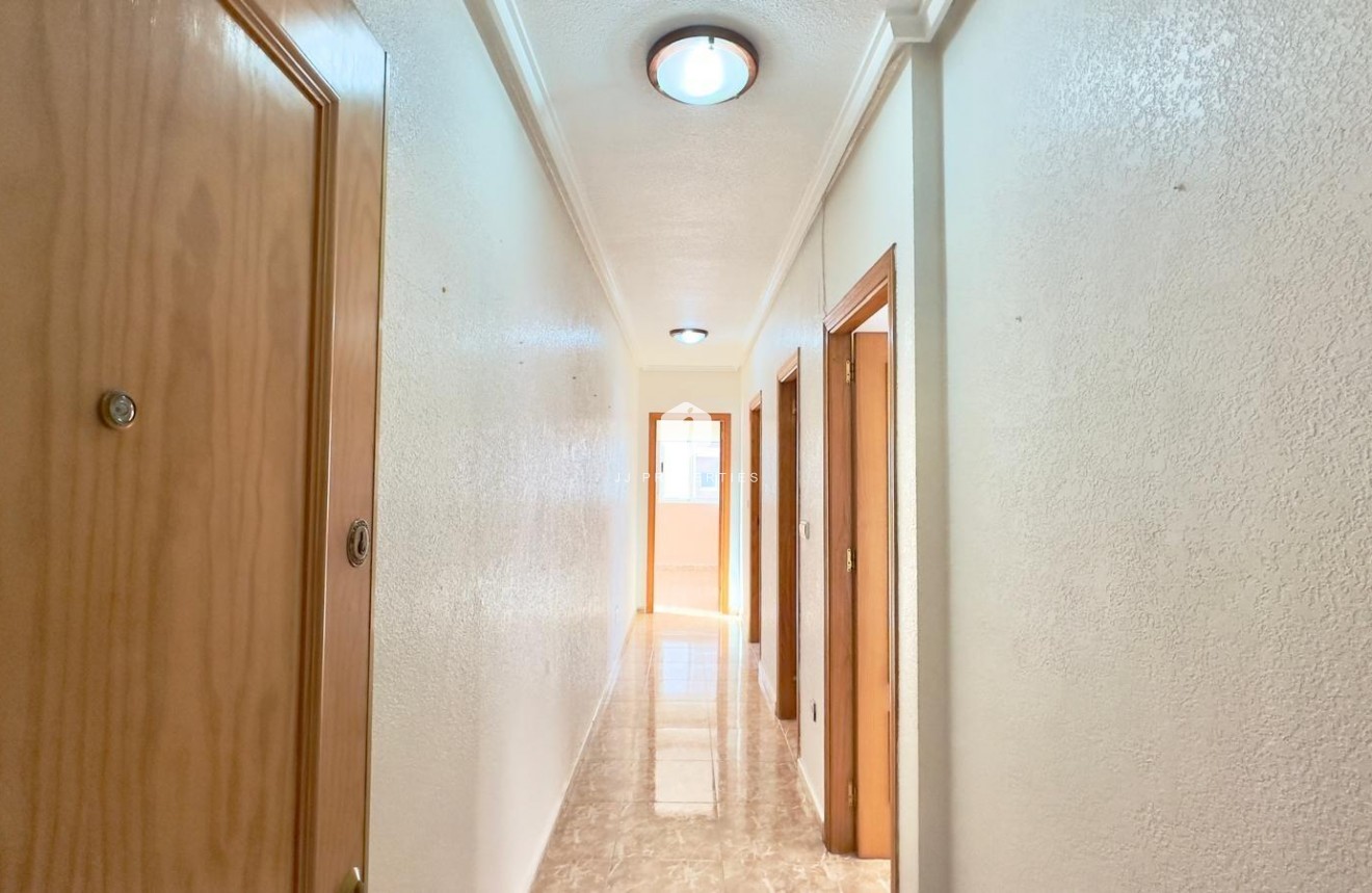 Resale - Apartment / flat -
Torrevieja - Playa del Cura