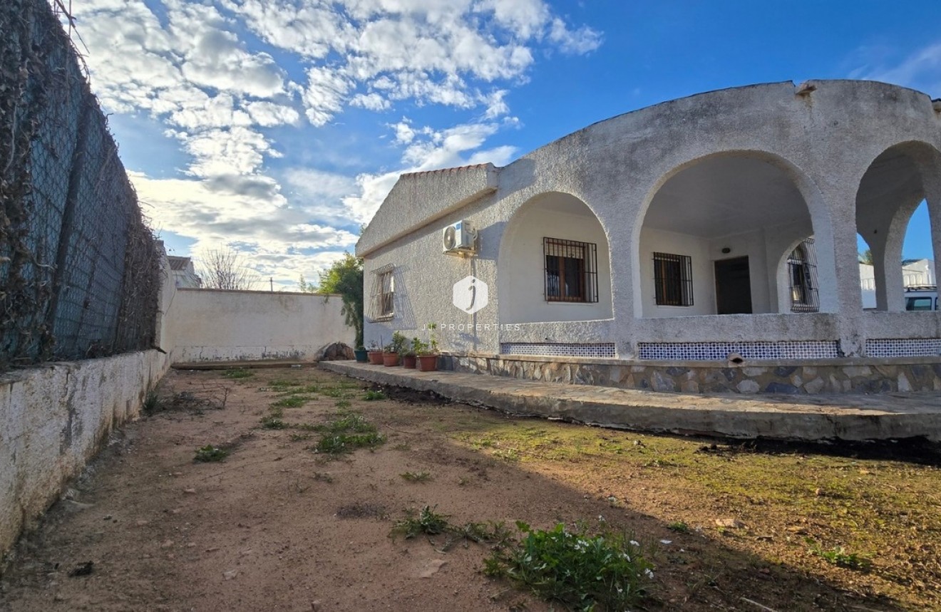 Resale - Villa -
El Chaparral - Inland