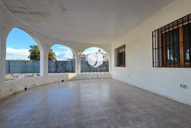 Resale - Villa -
El Chaparral - Inland
