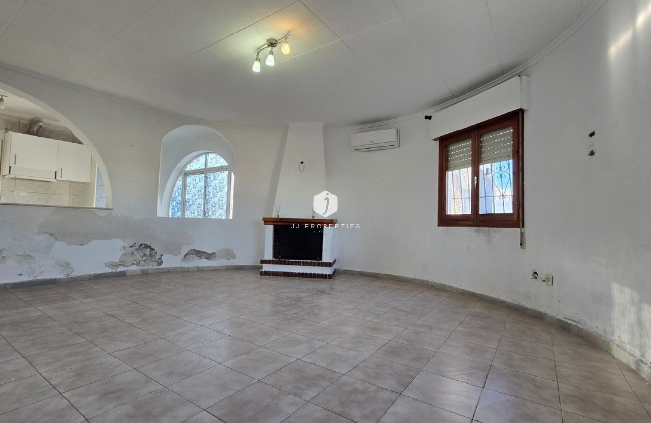 Resale - Villa -
El Chaparral - Inland