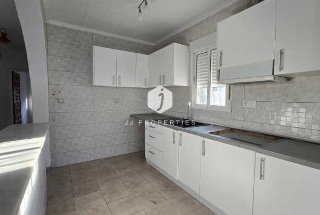 Resale - Villa -
El Chaparral - Inland