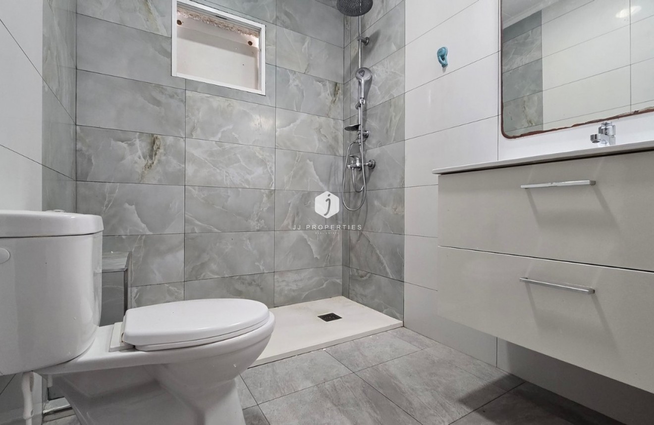 Resale - Villa -
El Chaparral - Inland