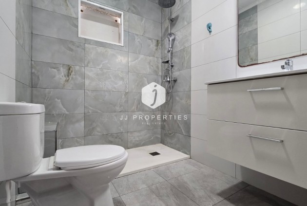 Resale - Villa -
El Chaparral - Inland