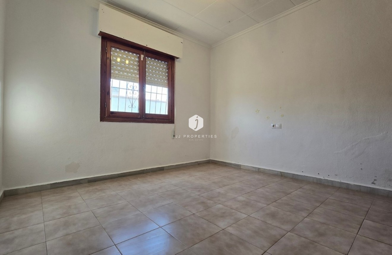 Resale - Villa -
El Chaparral - Inland