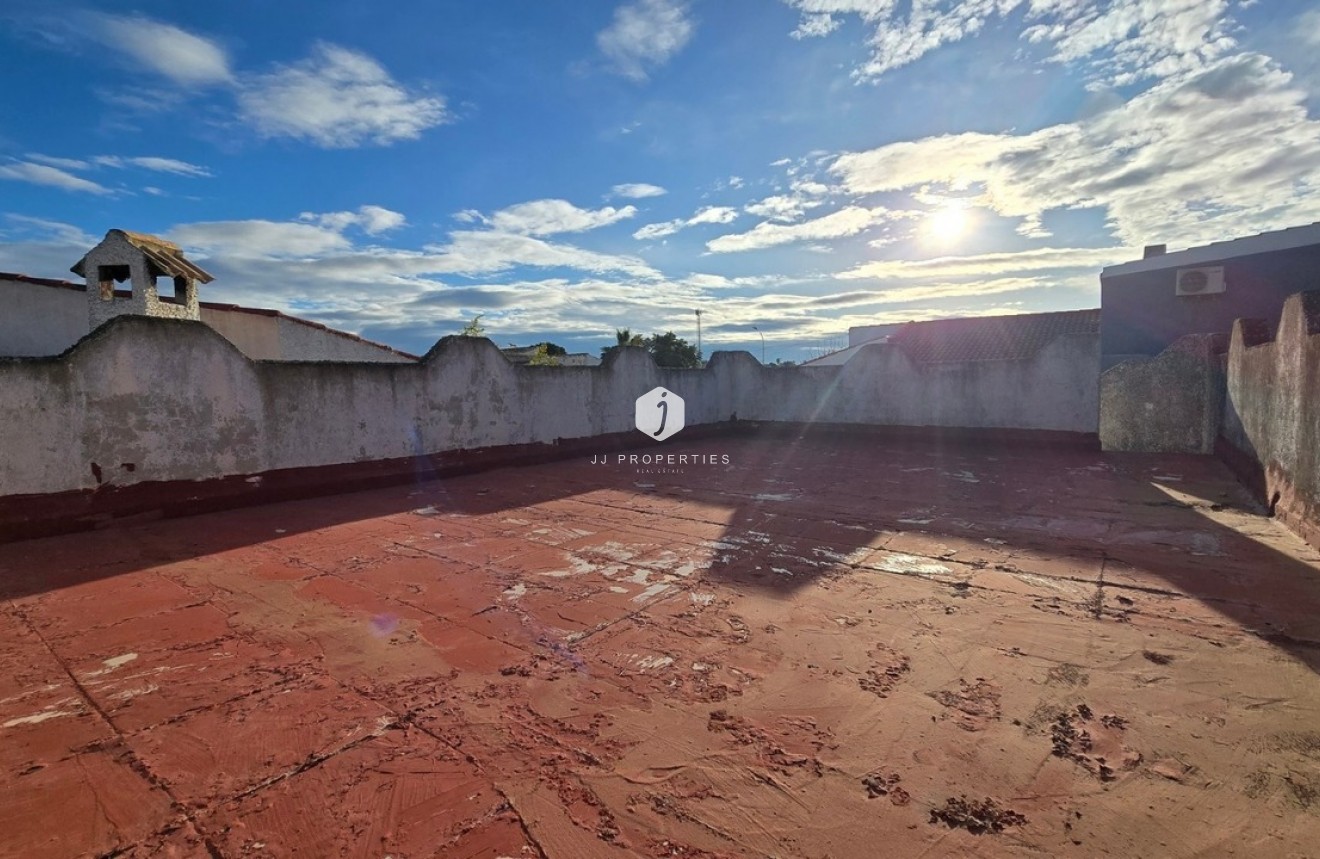 Resale - Villa -
El Chaparral - Inland