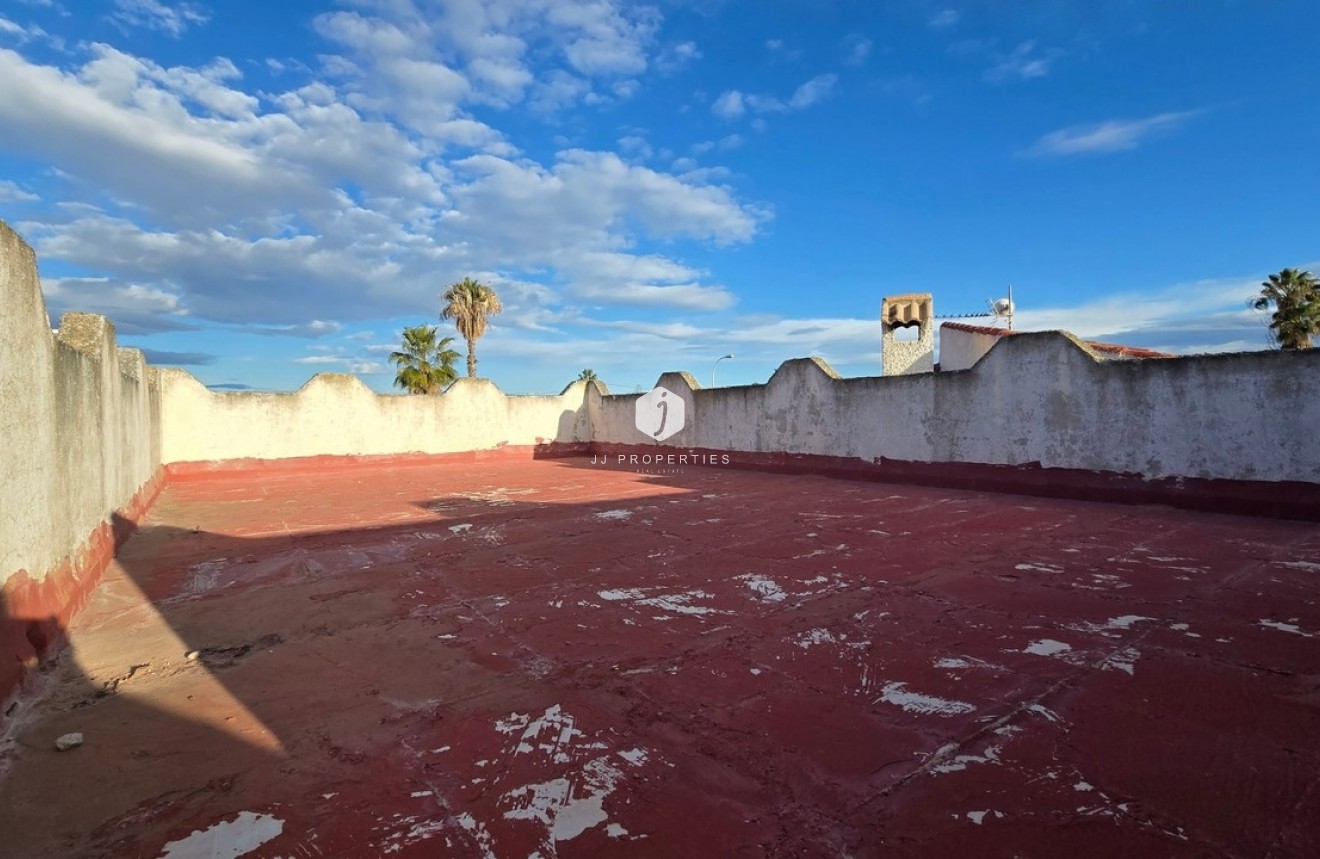 Resale - Villa -
El Chaparral - Inland