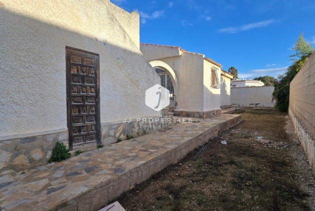 Resale - Villa -
El Chaparral - Inland