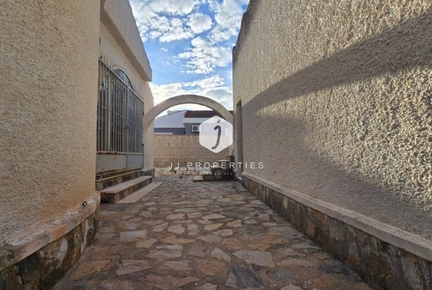 Resale - Villa -
El Chaparral - Inland