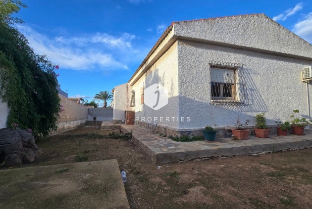 Resale - Villa -
El Chaparral - Inland