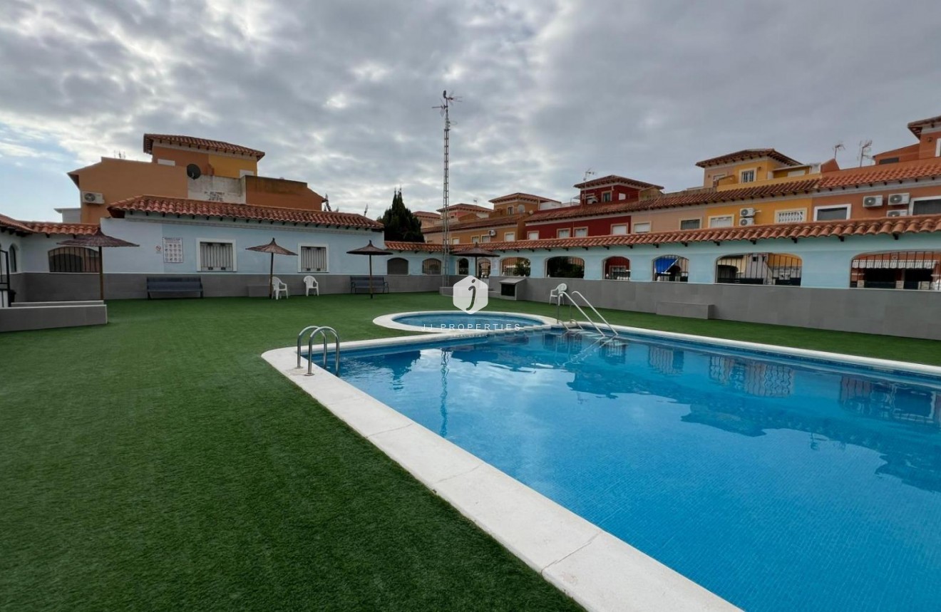 Resale - Bungalow -
Torrevieja - Costa Blanca