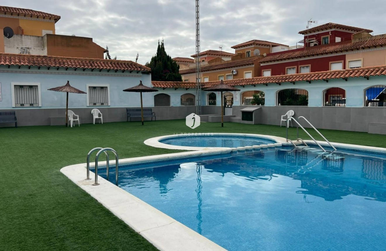 Resale - Bungalow -
Torrevieja - Costa Blanca