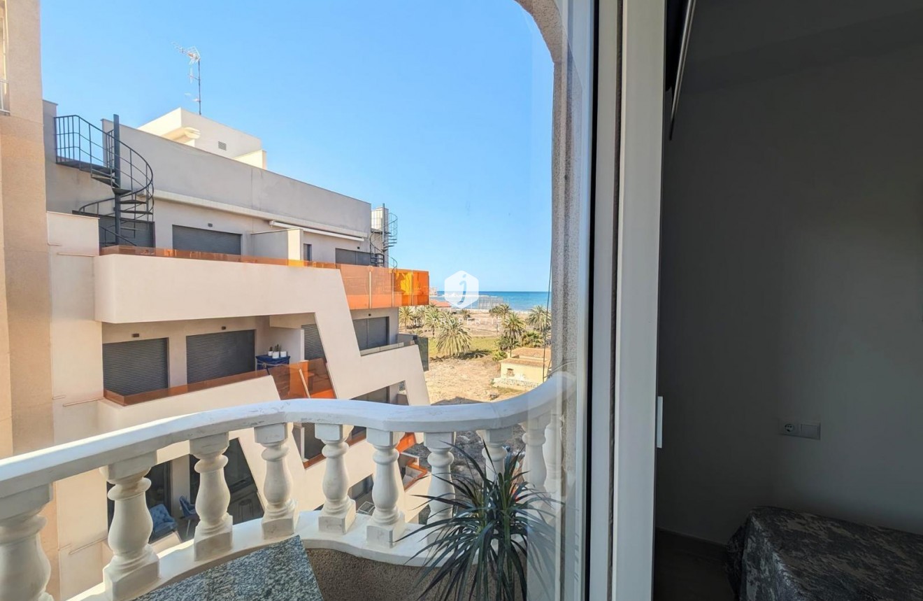 Resale - Apartment / flat -
Torrevieja - Playa del Cura