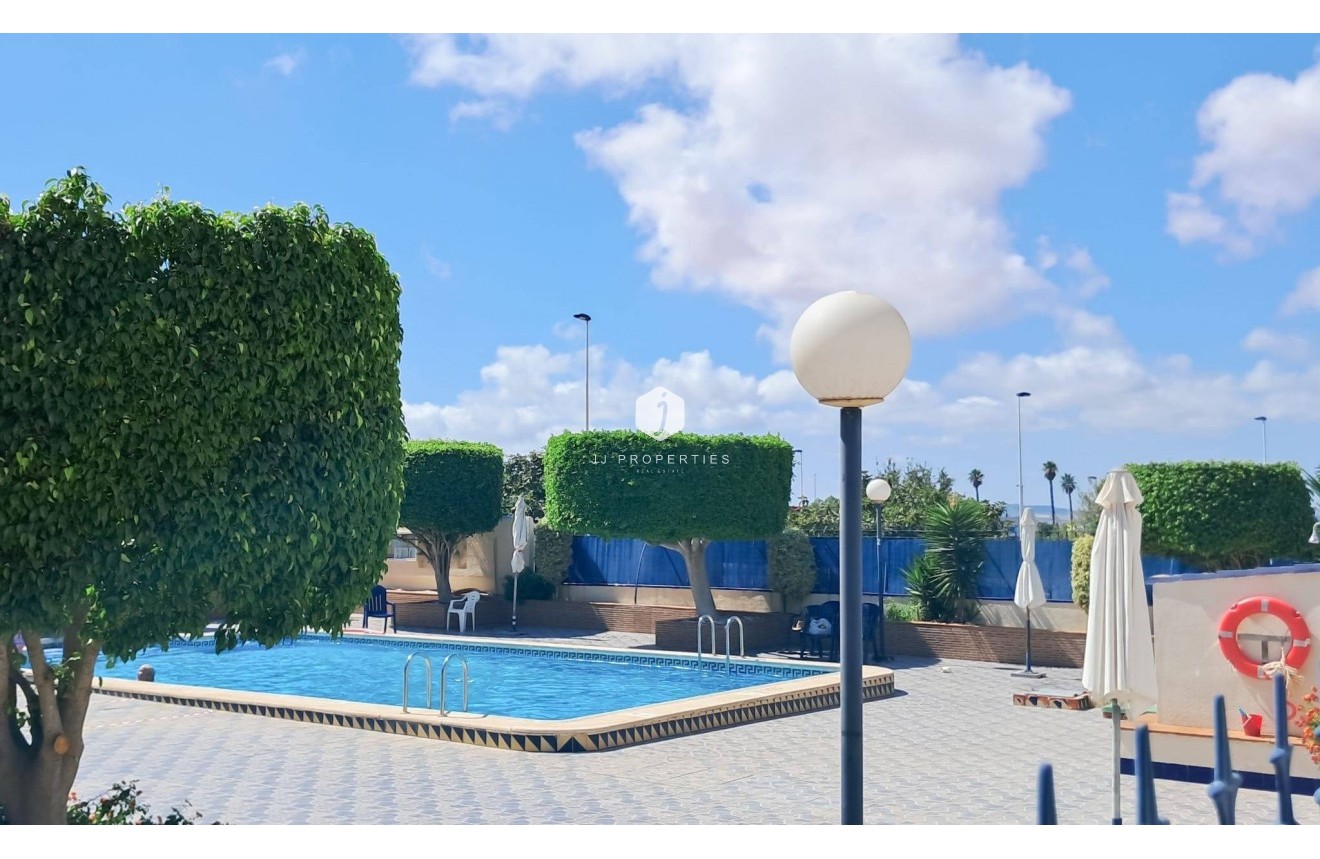 D'occasion - Appartement -
Torrevieja - Parque Acuático - Sector 25