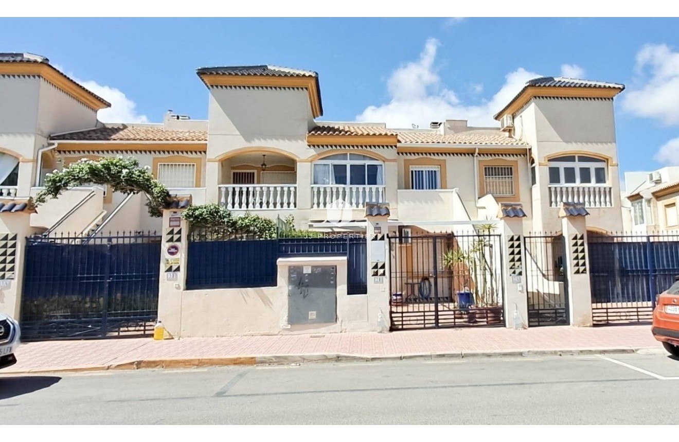 D'occasion - Appartement -
Torrevieja - Parque Acuático - Sector 25