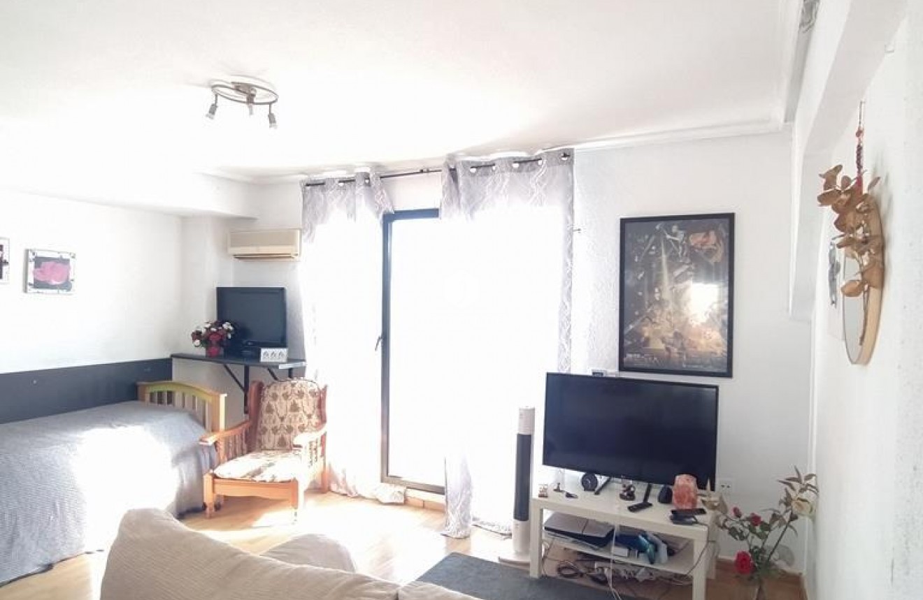 Resale - Apartment / flat -
Torrevieja - Punta prima