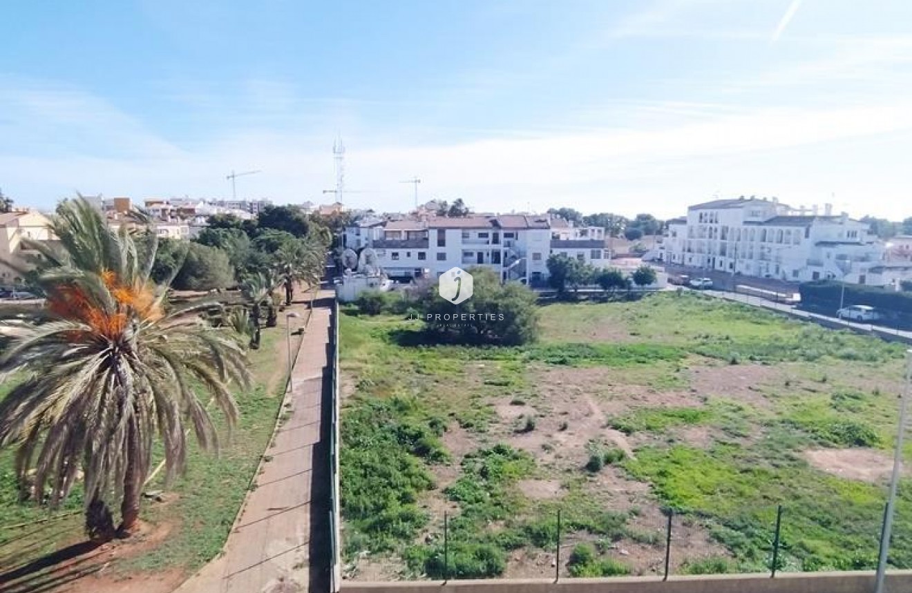 Resale - Apartment / flat -
Torrevieja - Punta prima