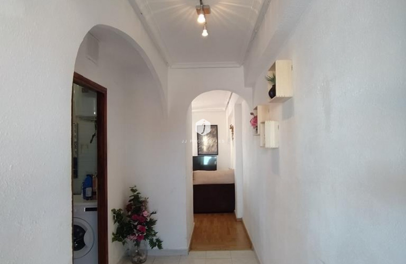 Resale - Apartment / flat -
Torrevieja - Punta prima