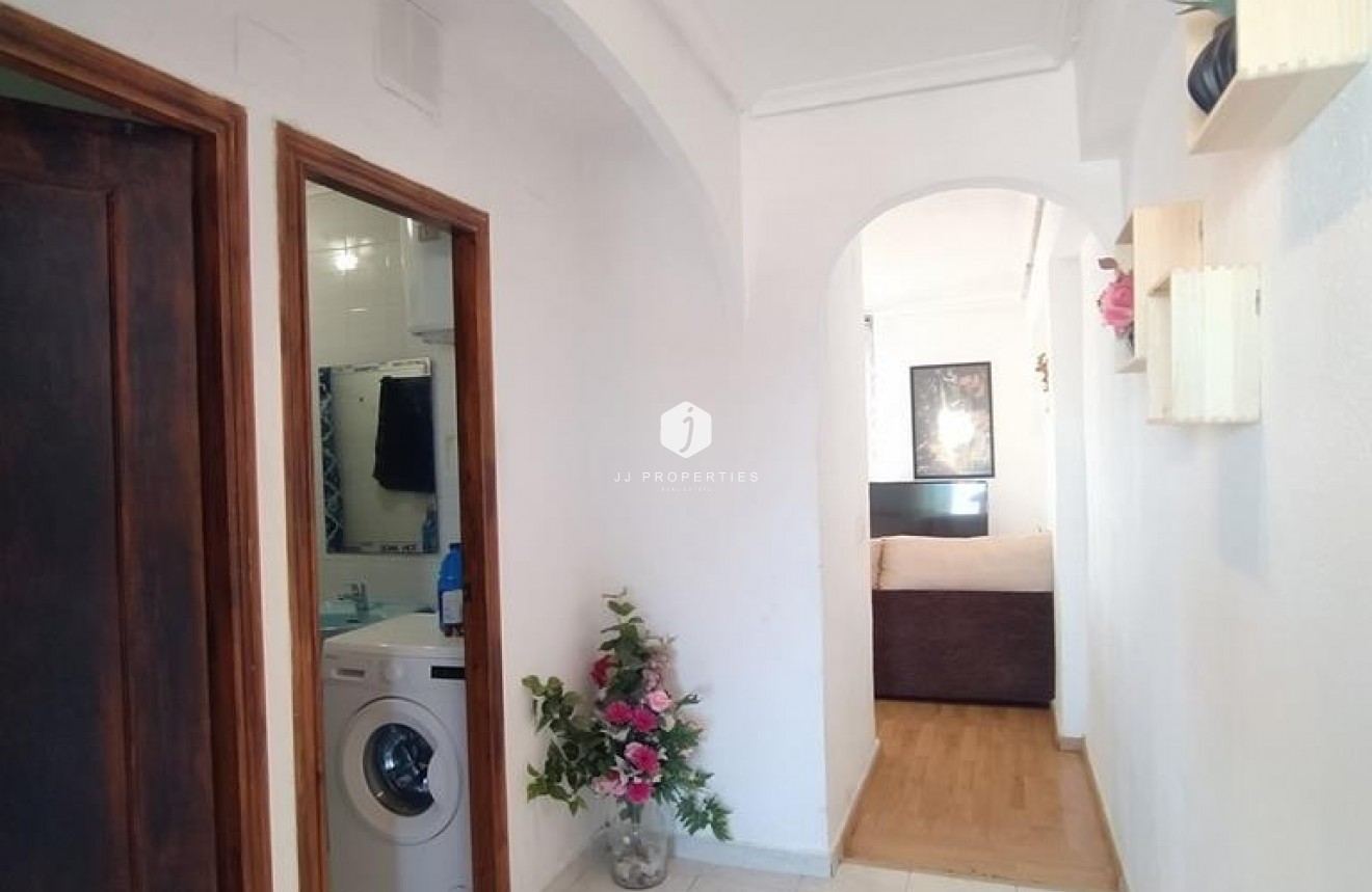 Resale - Apartment / flat -
Torrevieja - Punta prima