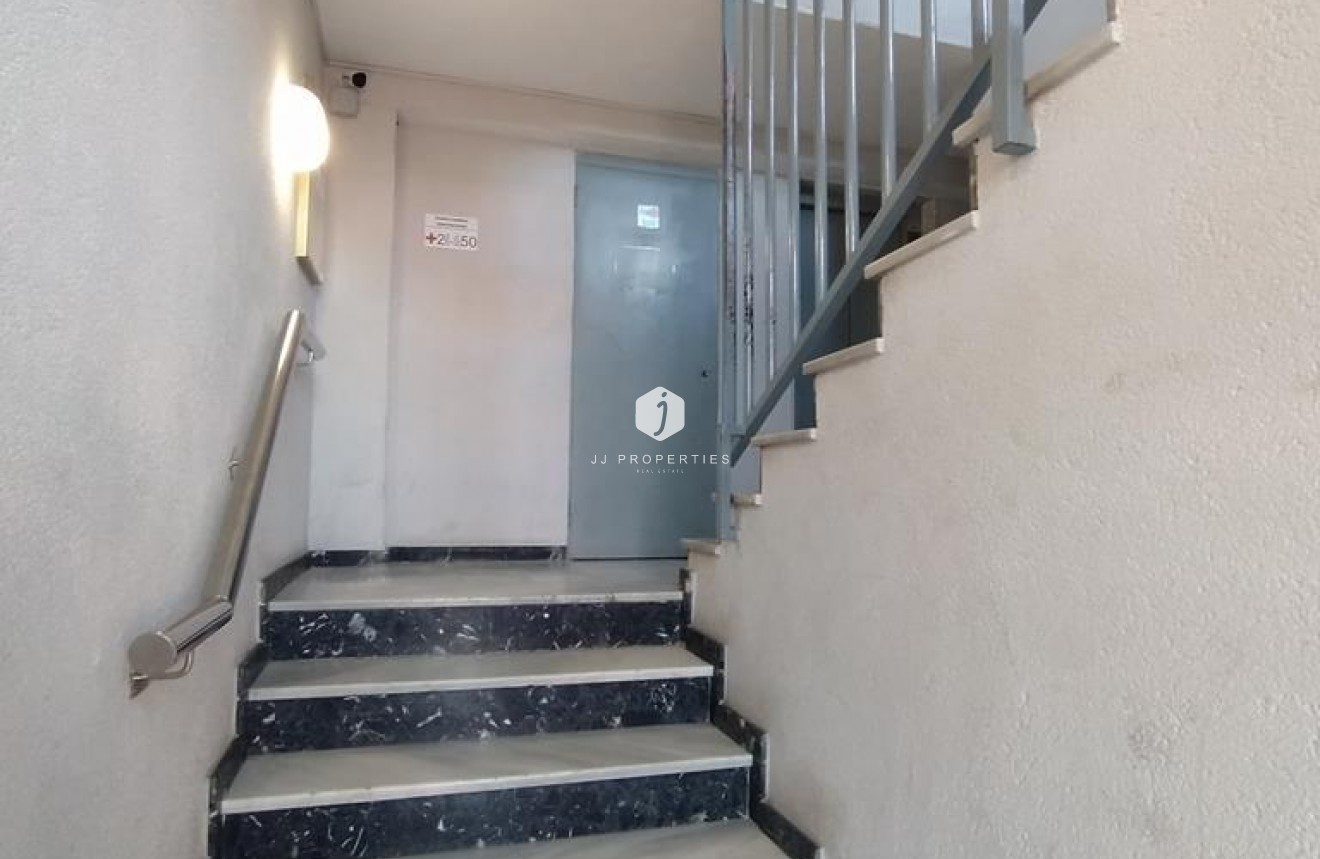 Resale - Apartment / flat -
Torrevieja - Punta prima