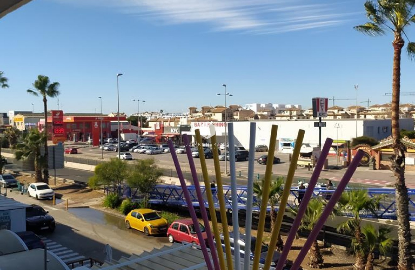 Resale - Apartment / flat -
Torrevieja - Punta prima