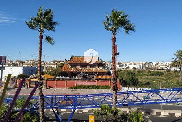 Resale - Apartment / flat -
Torrevieja - Punta prima