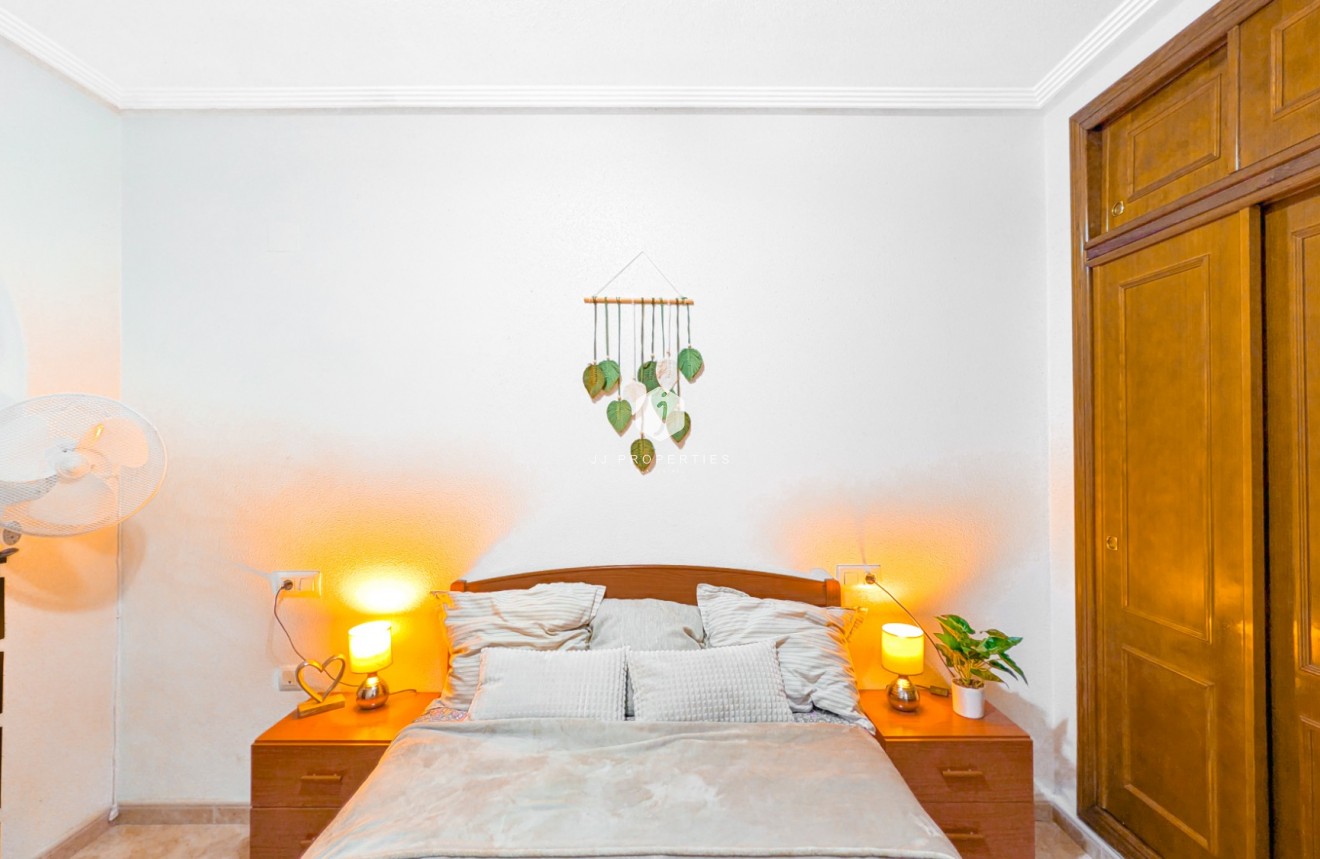 Resale - Apartment / flat -
Torrevieja - Costa Blanca