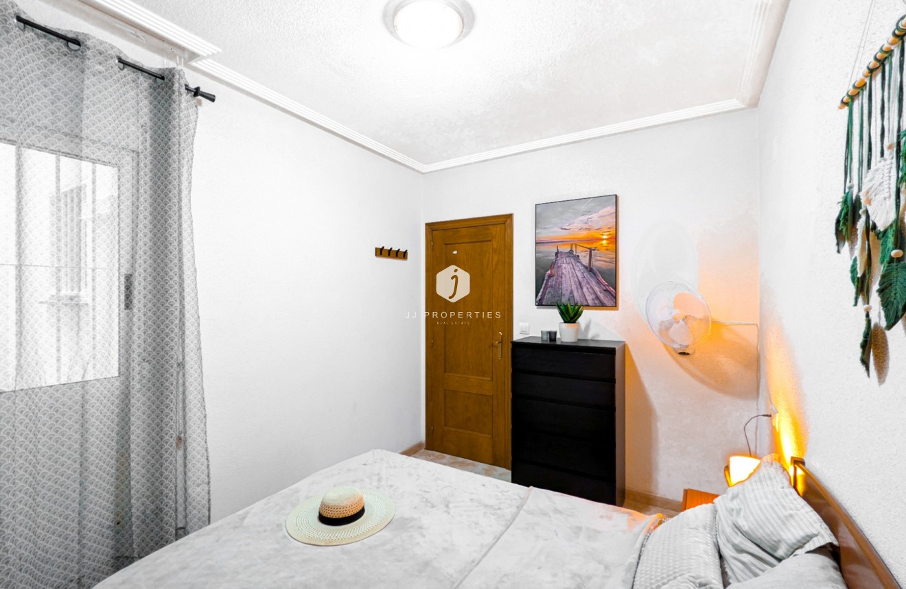 Resale - Apartment / flat -
Torrevieja - Costa Blanca