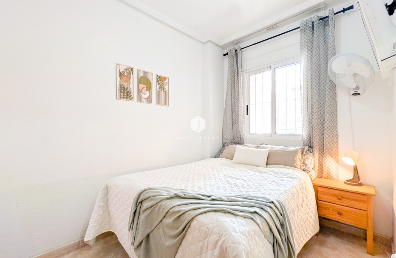 Resale - Apartment / flat -
Torrevieja - Costa Blanca