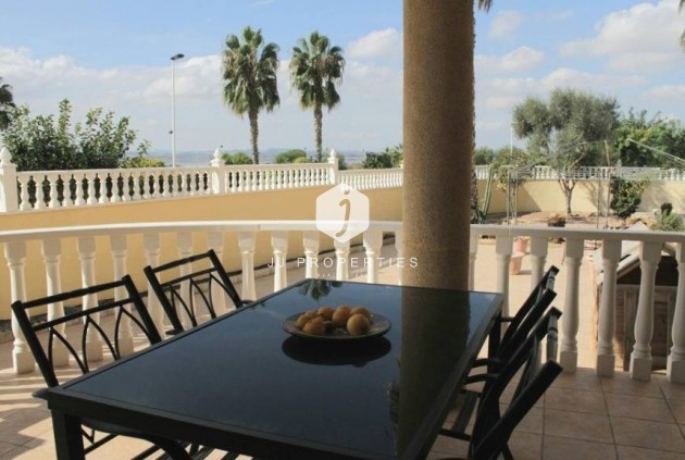 Resale - Villa -
Torrevieja - La Siesta - El Salado - Torreta