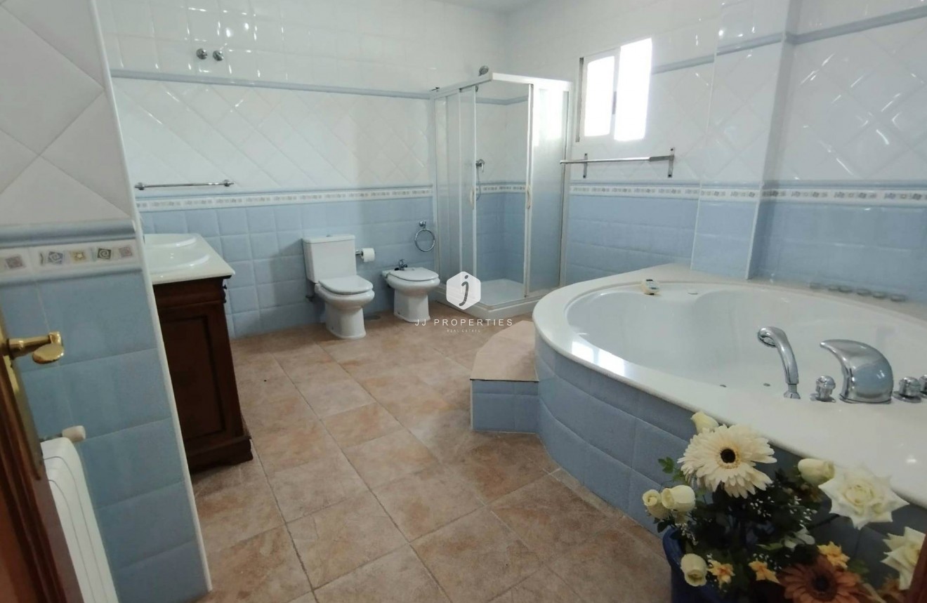 Resale - Villa -
Torrevieja - La Siesta - El Salado - Torreta