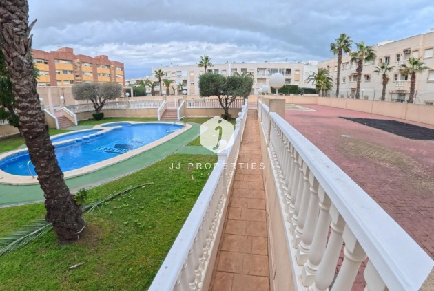 Z drugiej ręki - Mieszkanie w bloku -
Torrevieja - Centro